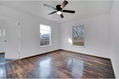 220 N Commerce Street, Burleson, TX 76028 - Photo 9