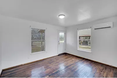 220 N Commerce Street, Burleson, TX 76028 - Photo 3