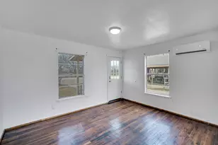 220 N Commerce St, Burleson, TX 76028 - Photo 3