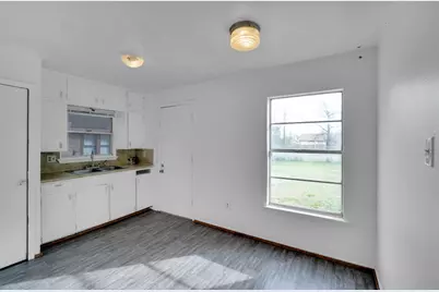 220 N Commerce Street, Burleson, TX 76028 - Photo 7