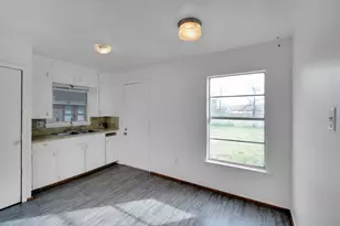 220 N Commerce St, Burleson, TX 76028 - Photo 7