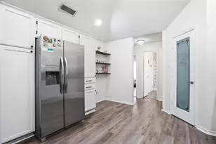 4946 Briar Oaks Ln, Grand Prairie, TX 75052 - Photo 9