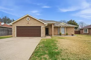 4946 Briar Oaks Ln, Grand Prairie, TX 75052 - Photo 1