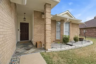 4946 Briar Oaks Lane, Grand Prairie, TX 75052 - Photo 3
