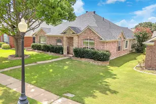 10809 River Oaks Dr, Frisco, TX 75035 - Photo 1