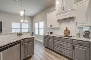 612 Adeline Dr, Burleson, TX 76028 - Photo 15