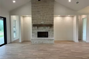 1017 Old Oaks Ct, Weatherford, TX 76087 - Photo 5