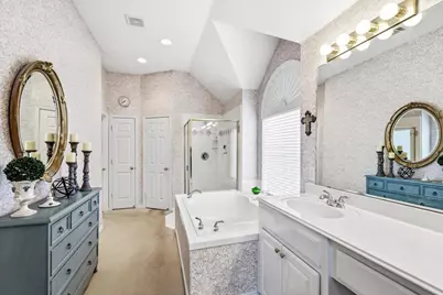 8440 Parkdale Drive, North Richland Hills, TX 76182 - Photo 25