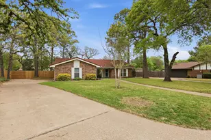 209 Valley View Ct, Azle, TX 76020 - Photo 3