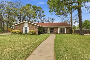 209 Valley View Ct, Azle, TX 76020 - Photo 1