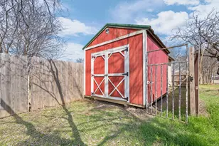 1802 N Wilhite St, Cleburne, TX 76031 - Photo 25