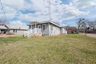 1802 N Wilhite St, Cleburne, TX 76031 - Photo 3