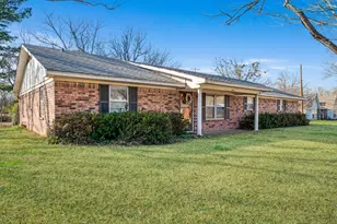410 S Bois Darc St, Blossom, TX 75416 - Photo 1