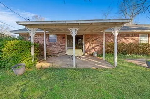 410 S Bois Darc St, Blossom, TX 75416 - Photo 15