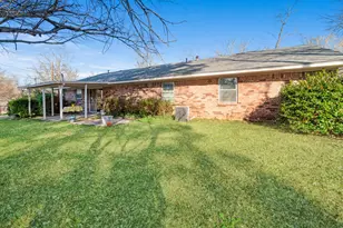 410 S Bois Darc St, Blossom, TX 75416 - Photo 17
