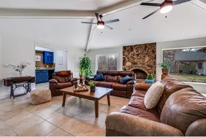 206 Edgewood Drive, Highland Village, TX 75077 - Photo 3