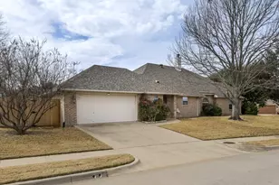 5201 La Bandera Tr, Benbrook, TX 76126 - Photo 29
