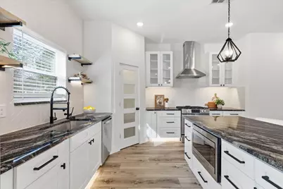 901 Elsbeth Street, Dallas, TX 75208 - Photo 13