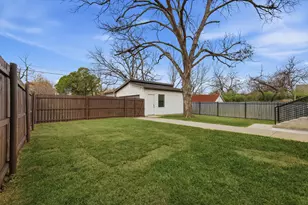 901 Elsbeth St, Dallas, TX 75208 - Photo 39