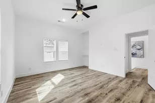 901 Elsbeth St, Dallas, TX 75208 - Photo 25