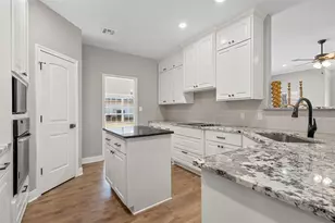 117 Lost Oaks Dr, Waco, TX 76705 - Photo 11