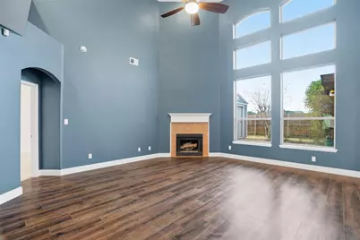 508 Lakeview Circle, Burleson, TX 76028 - Photo 13