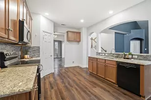 508 Lakeview Cir, Burleson, TX 76028 - Photo 7