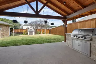 9727 Amberley Dr, Dallas, TX 75243 - Photo 17