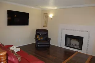 5608 Fairway Cir, Haltom City, TX 76117 - Photo 7