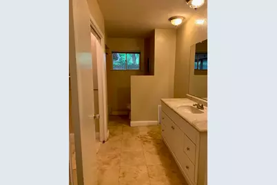 913 W Northgate Drive, Irving, TX 75062 - Photo 9