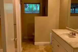 913 W Northgate Dr, Irving, TX 75062 - Photo 9