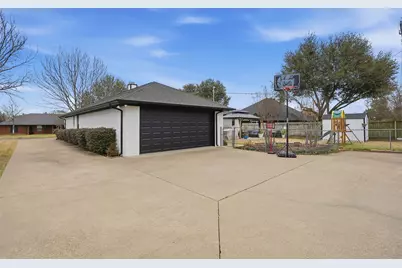 1602 Hyde Park Boulevard, Cleburne, TX 76033 - Photo 29
