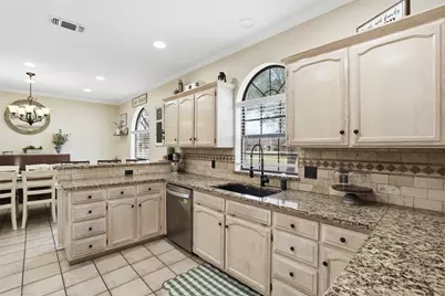 1602 Hyde Park Boulevard, Cleburne, TX 76033 - Photo 11