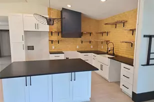 190 Thunderbird Dr, Mabank, TX 75156 - Photo 7