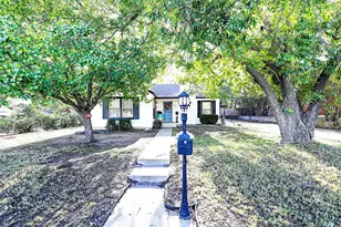 307 Rock St, Bowie, TX 76230 - Photo 33