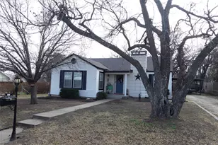 307 Rock St, Bowie, TX 76230 - Photo 3