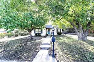 307 Rock St, Bowie, TX 76230 - Photo 35