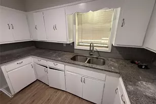 430 E Parnell St, Denison, TX 75021 - Photo 7