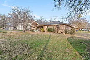 403 Magnolia Ave, Pottsboro, TX 75076 - Photo 3