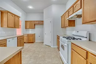 409 Lakemont Dr, Hutto, TX 78634 - Photo 11