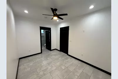 300 Avenue B, Ennis, TX 75119 - Photo 9