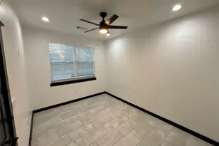 300 Ave B, Ennis, TX 75119 - Photo 7