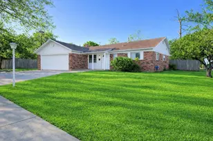 629 E Mission St, Crowley, TX 76036 - Photo 3