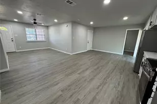 629 E Mission St, Crowley, TX 76036 - Photo 5