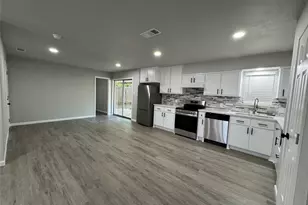 629 E Mission St, Crowley, TX 76036 - Photo 5