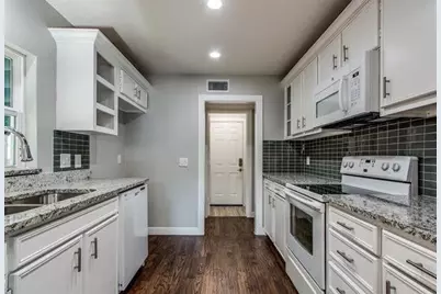 514 Hunters Glen Street, Lewisville, TX 75067 - Photo 3