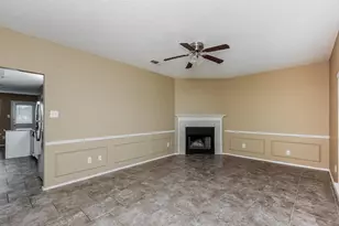 645 Lemon Dr, Arlington, TX 76018 - Photo 3