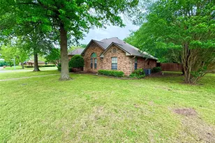 2103 Pecan St, Bonham, TX 75418 - Photo 3