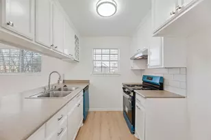 318 Boulder Ct, Burleson, TX 76028 - Photo 13