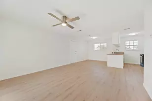 318 Boulder Ct, Burleson, TX 76028 - Photo 5